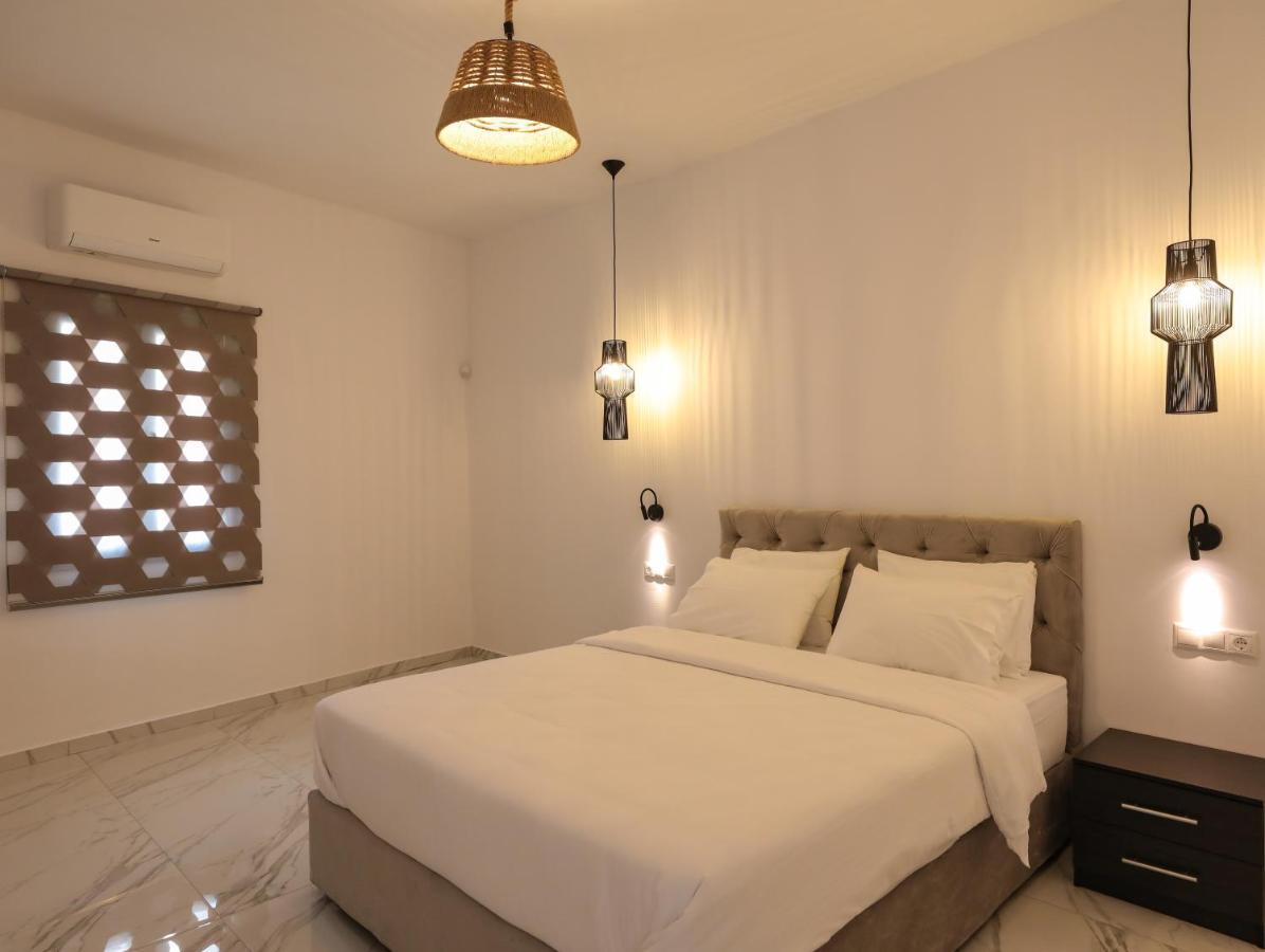 The George With Private Pool, Close To - Chora Villa *
