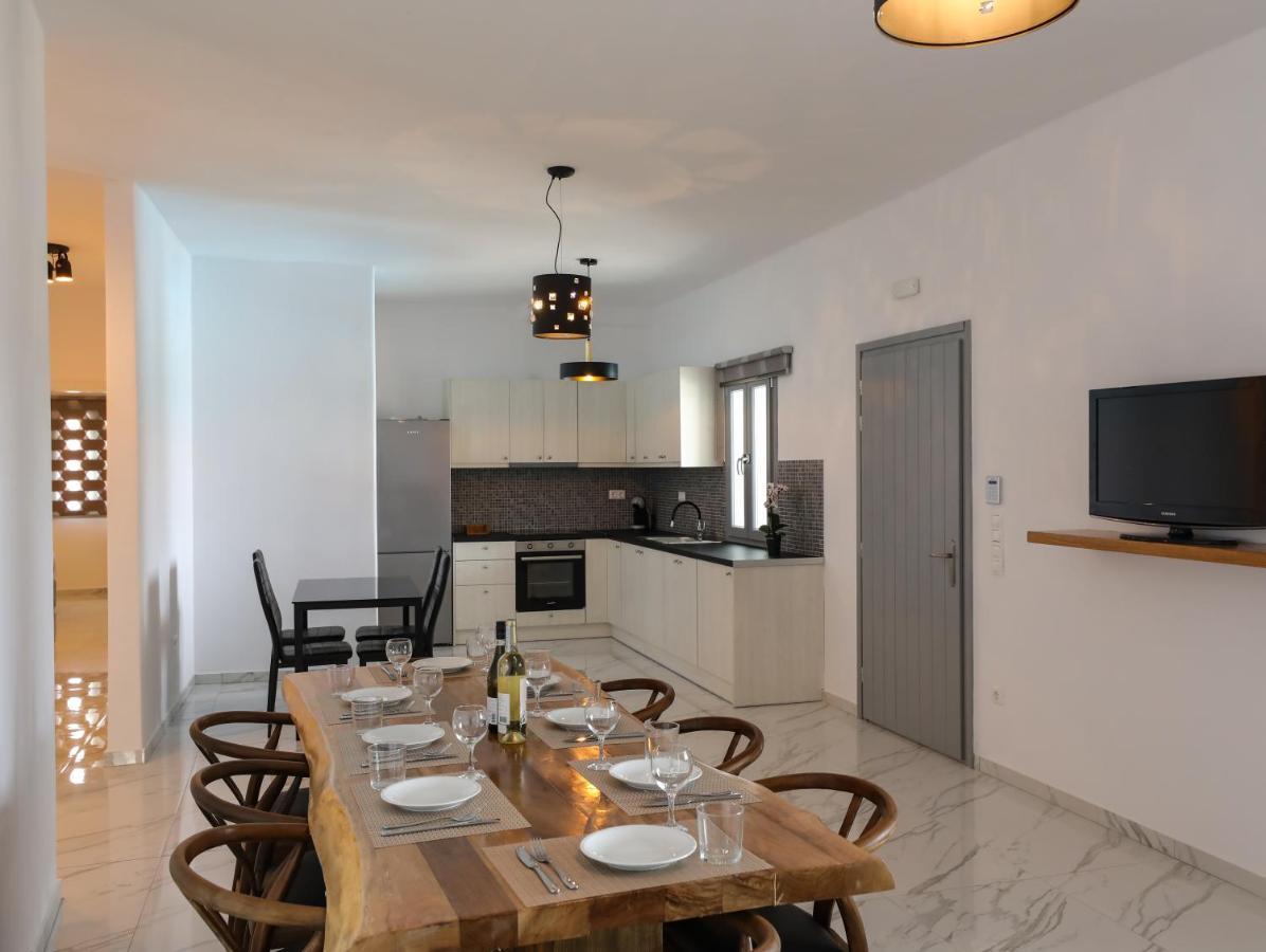 The George With Private Pool, Close To - Chora